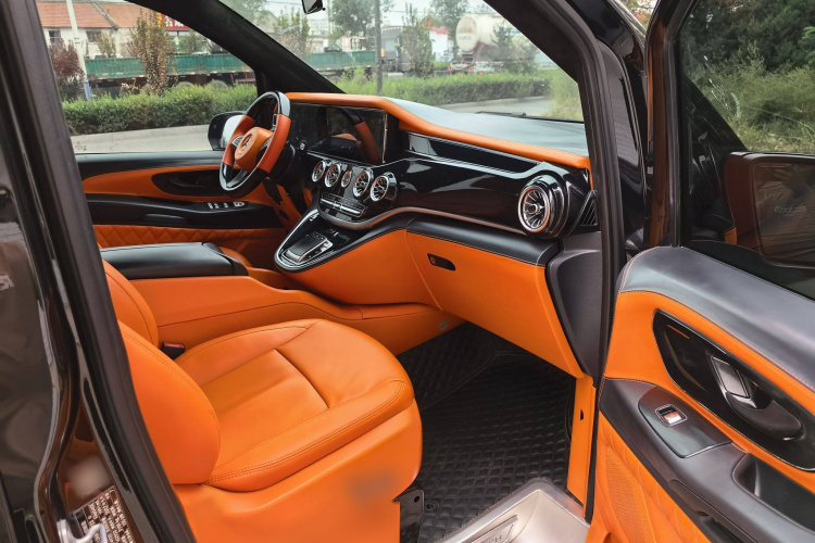 奔驰 威霆 2021款 2.0T 精英版 7座中控内饰7002