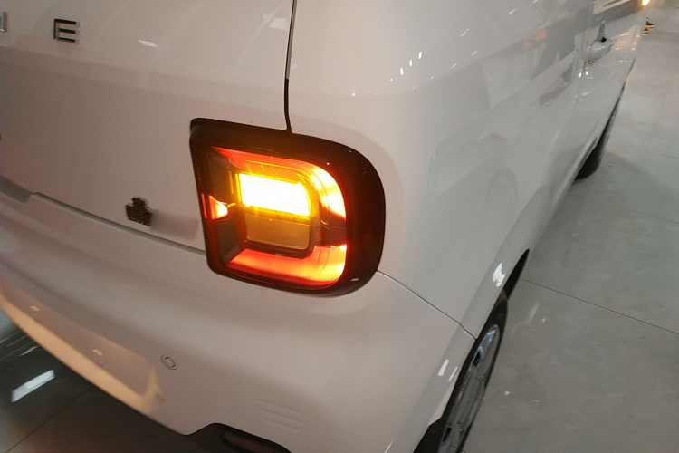 吉利银河 2024款 熊猫mini 200km 耐力熊车身外观6006