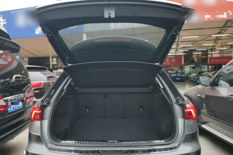 奥迪Q3 2019款 35 TFSI 时尚动感型机舱底盘23