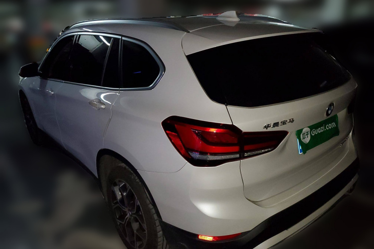 宝马X1 2022款 sDrive25Li 领先型车身外观6003