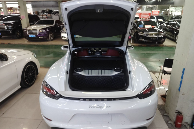 保时捷718 2020款 Cayman 2.0T机舱底盘23
