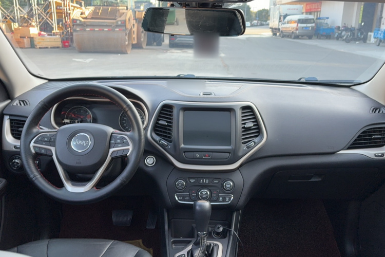 Jeep 自由光 2017款 2.0L 优越版中控内饰7003