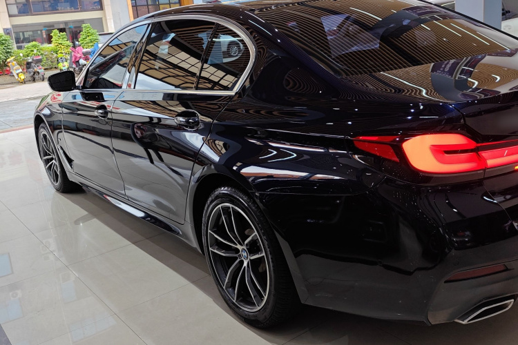 宝马5系 2022款 改款 525Li M运动套装车身外观4