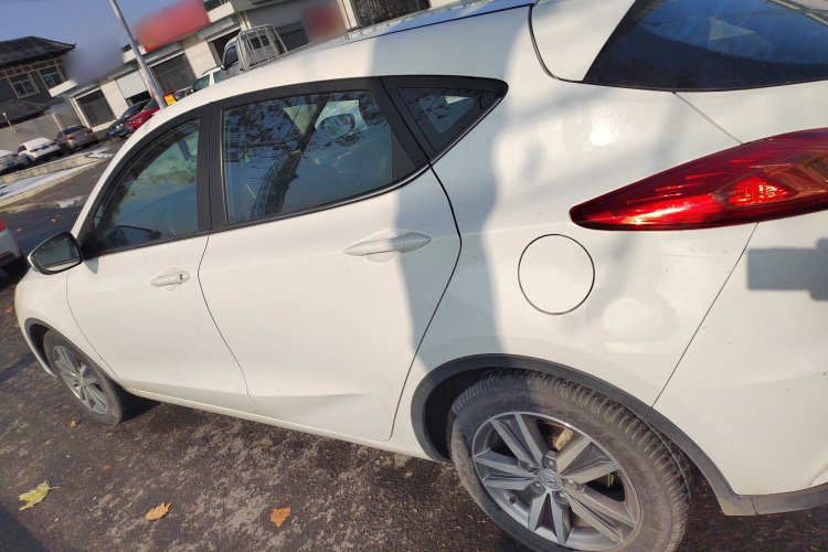 长安 逸动 2016款 XT 1.6L 手动俊酷型车身外观4