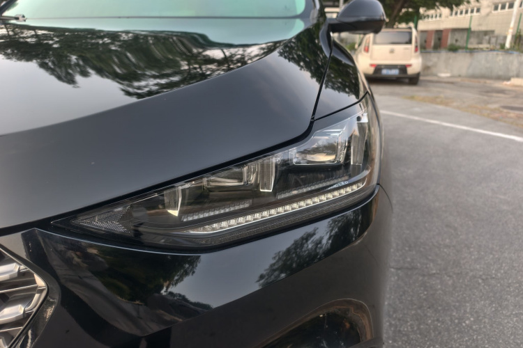 魏牌 VV6 2021款 2.0T 两驱智享+中控内饰7005