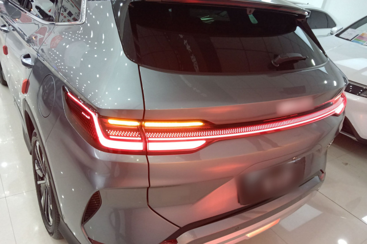 比亚迪 宋PLUS新能源 2025款 DM-i 智驾版 112KM 尊荣型车身外观6