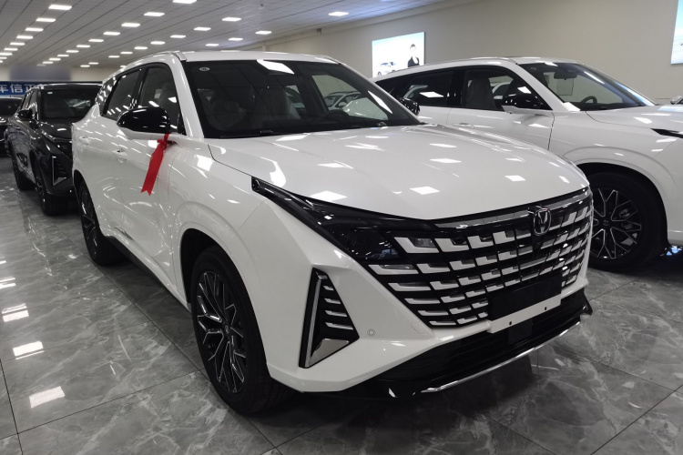 长安UNI-Z新能源 2025款 智慧新蓝鲸 125km 战舰+车身外观3