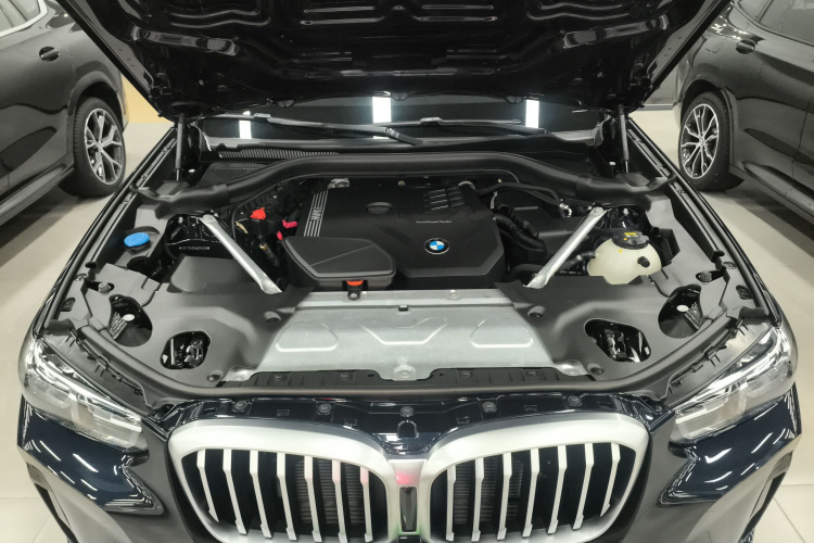 宝马X3 2022款 xDrive25i M运动套装机舱底盘24