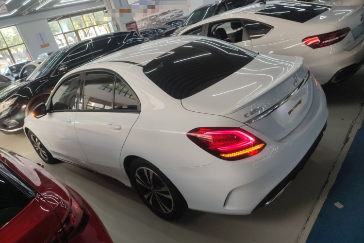 奔驰C级 2019款 C 260 运动版车身外观4