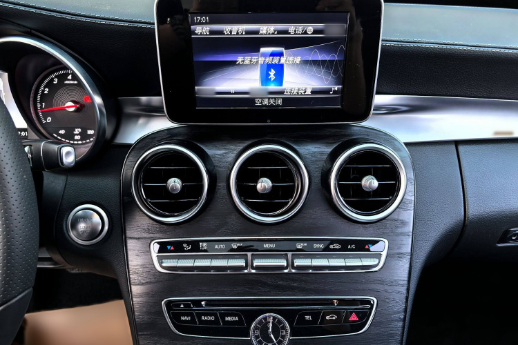 奔驰C级 2018款 C 180 L 时尚型运动版局部细节16