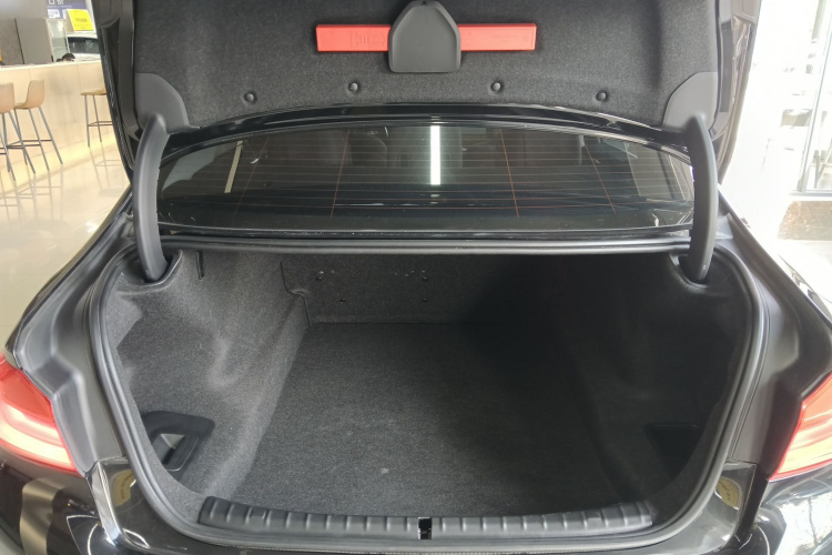 宝马5系 2019款 525Li 豪华套装机舱底盘23