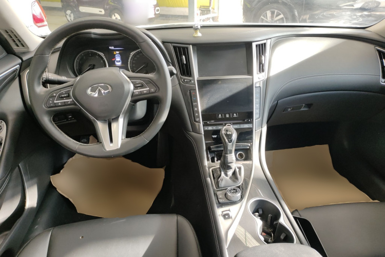 英菲尼迪Q50L 2018款 2.0T 舒适版 国VI中控内饰12