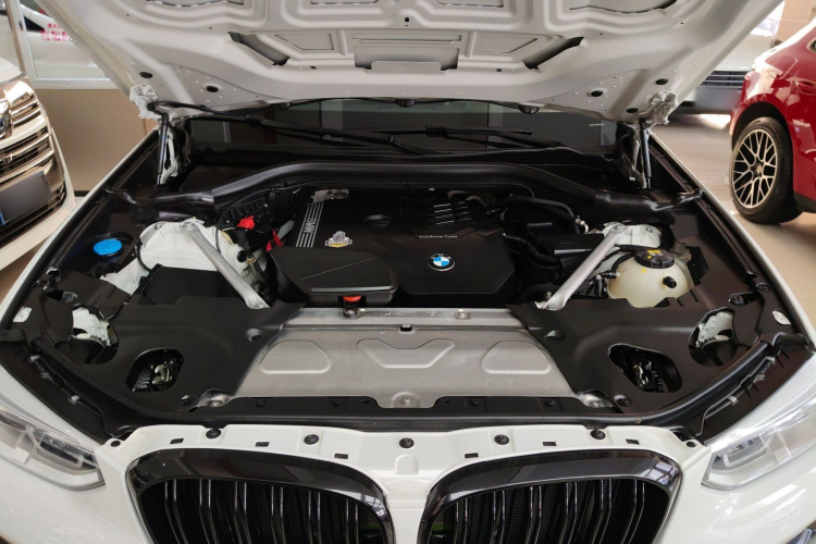 宝马X4 2021款 xDrive 25i M运动套装机舱底盘24