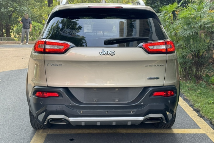 Jeep 自由光 2016款 2.4L 领先版车身外观6003