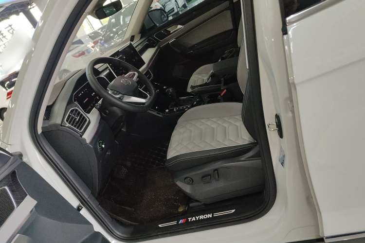 大众 探岳 2024款 300TSI 两驱豪华Plus进阶版中控内饰19