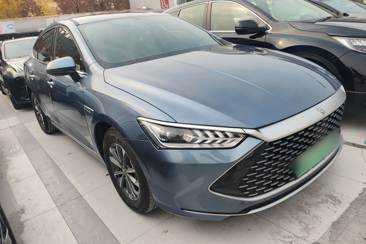 比亚迪 秦PLUS 2024款 荣耀版 DM-i 55KM领先型车身外观3