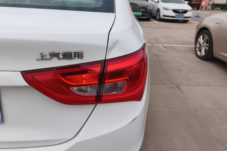 别克 英朗 2016款 15N 自动精英型车身外观9