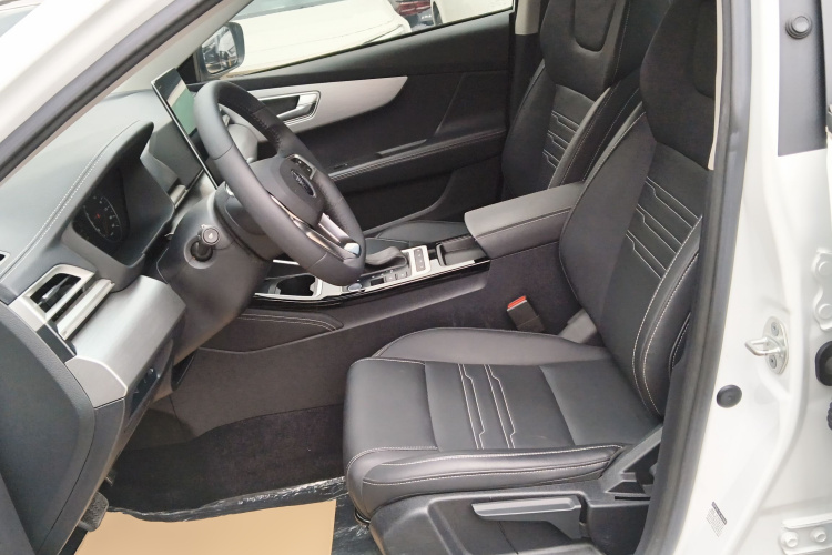 比亚迪 秦 2019款 1.5L 自动尊贵型中控内饰19