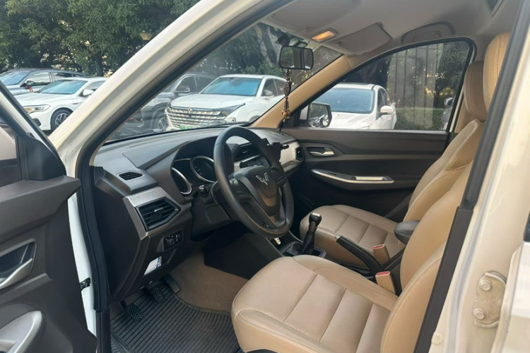 五菱汽车 五菱宏光 2018款 1.5L S舒适型L2B中控内饰7002