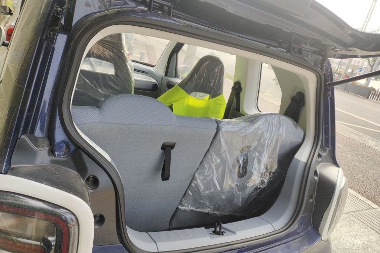 奔腾小马 2024款 170km 活力马机舱底盘23