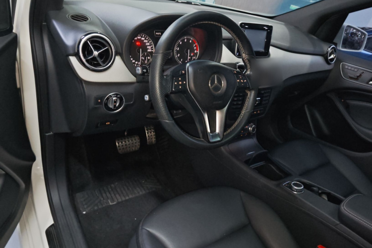 奔驰B级 2012款 B 200中控内饰12