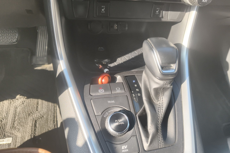 丰田 RAV4荣放 2020款 双擎 2.5L E-CVT四驱精英PLUS版局部细节18