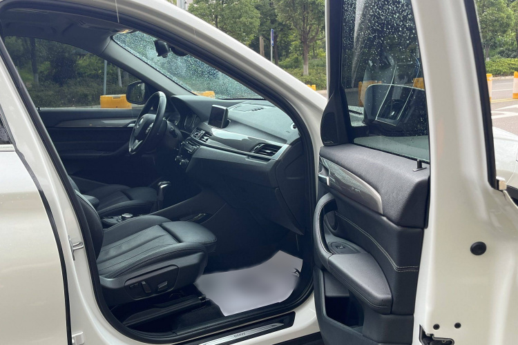 宝马X1 2019款 xDrive20Li 尊享型局部细节9004