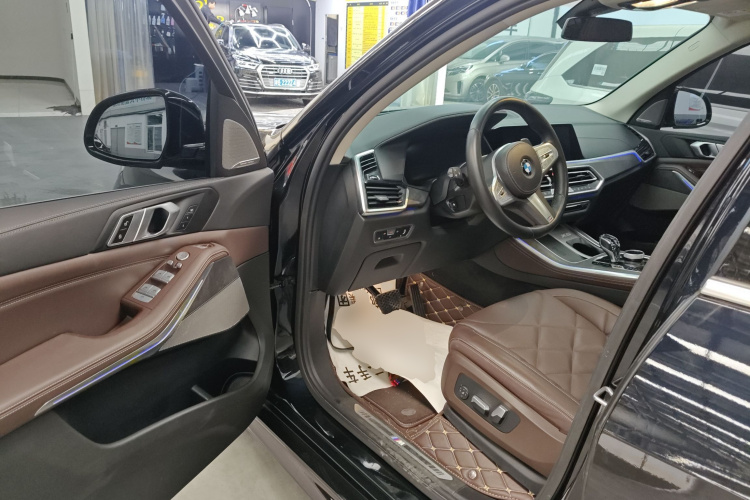 宝马X5 2022款 改款 xDrive 30Li 尊享型M运动套装中控内饰7003