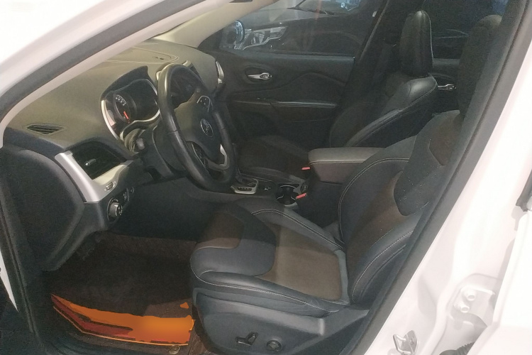 Jeep 自由光 2017款 2.4L 优越版局部细节19