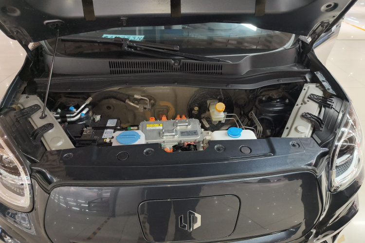 零跑汽车 零跑T03 2023款 310轻享版机舱底盘24