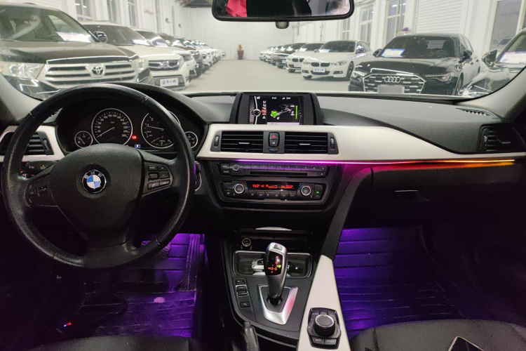 宝马3系 2014款 320Li 时尚型中控内饰12