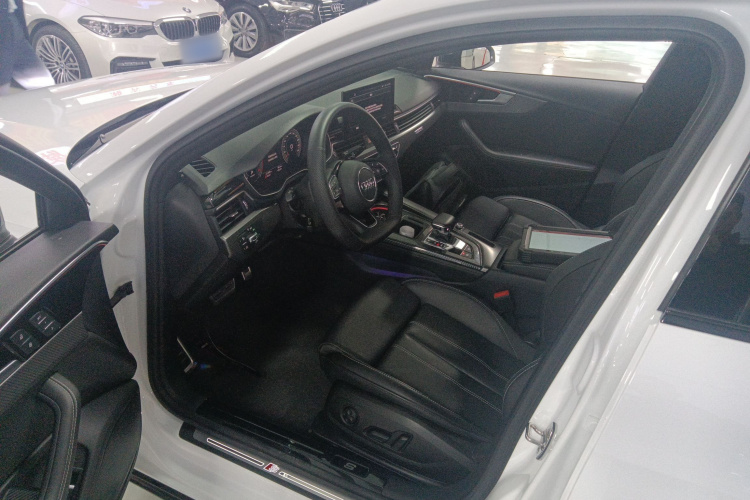奥迪A4L 2023款 40 TFSI quattro 豪华动感型中控内饰19