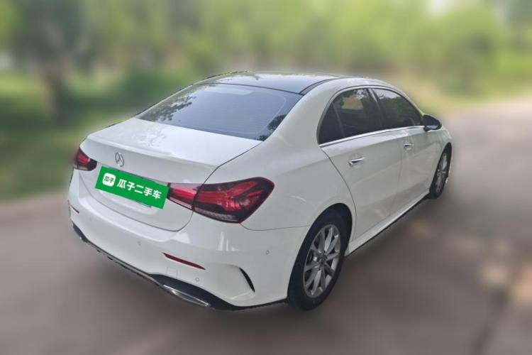 奔驰A级 2021款 A 200 L 运动轿车动感型车身外观7