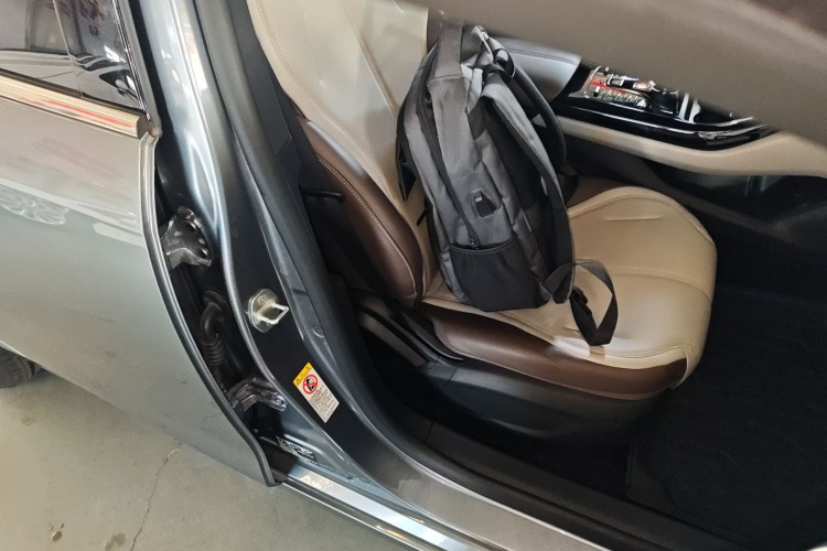 比亚迪 秦PLUS 2024款 荣耀版 DM-i 55KM领先型局部细节41