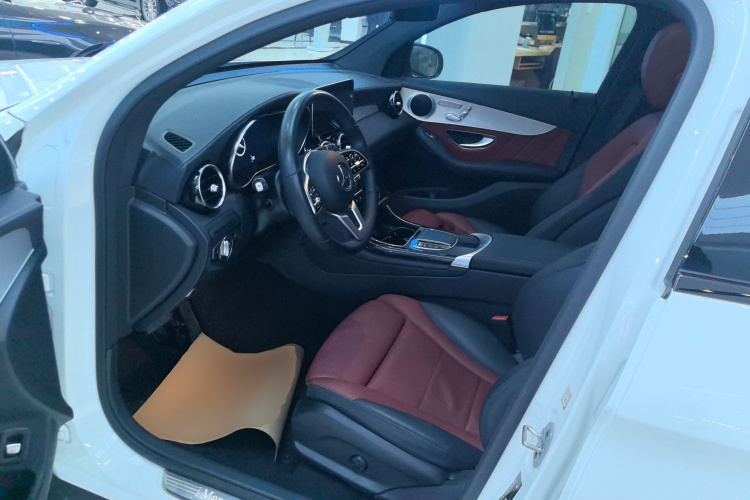 奔驰GLC轿跑 2022款 改款 GLC 260 4MATIC 轿跑SUV中控内饰19