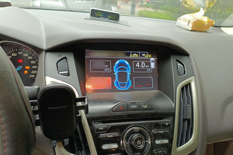 福特 福克斯 2012款 三厢 1.6L 自动舒适型局部细节16