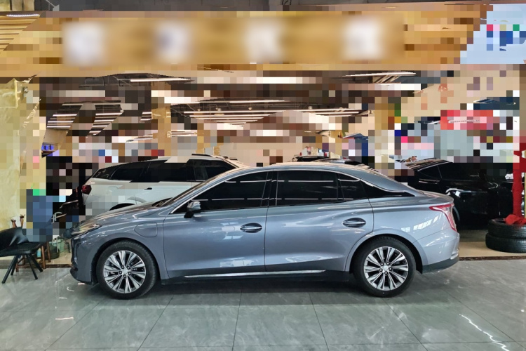 红旗E-QM5 2024款 610km PLUS车身外观4