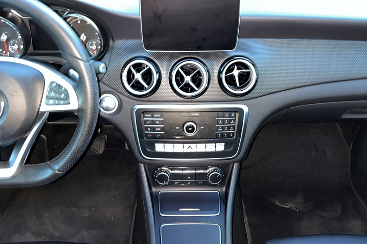 奔驰GLA 2019款 GLA 200 动感型中控内饰7004