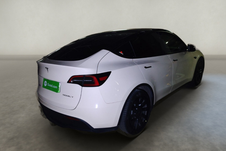 特斯拉 Model Y 2024款 后轮驱动版车身外观7