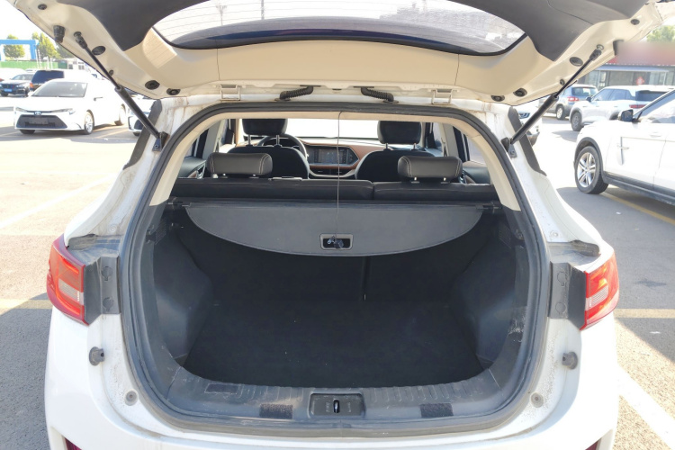 众泰T300 2017款 1.5L 手动豪华型机舱底盘23