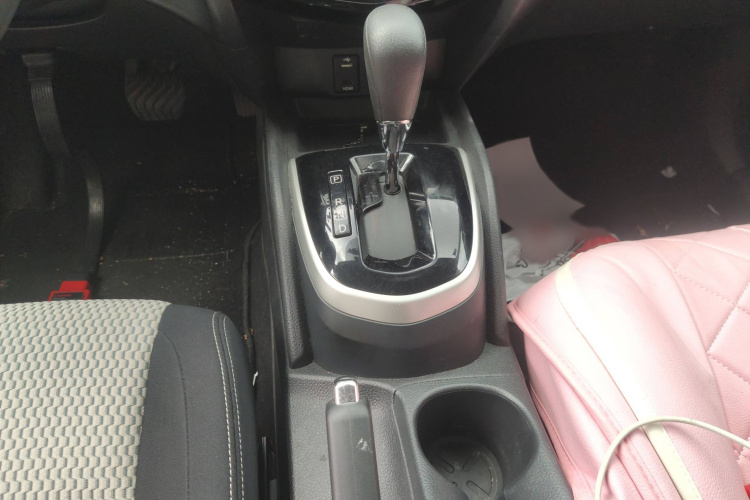 日产 逍客 2016款 2.0L CVT精英版局部细节18