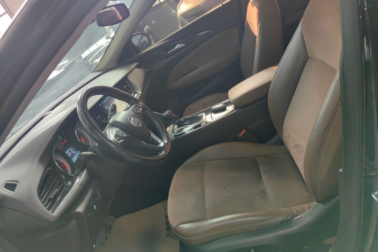 别克 君威 2017款 20T 豪华型中控内饰19