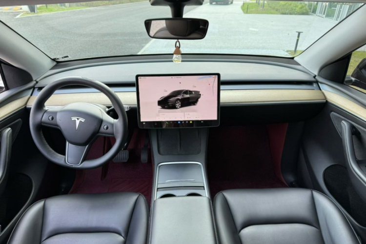 特斯拉 Model Y 2022款 改款 后轮驱动版中控内饰7003
