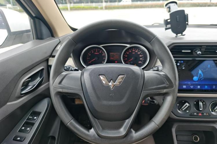 五菱汽车 五菱宏光 2019款 1.5L S标准型国VI LAR中控内饰7002