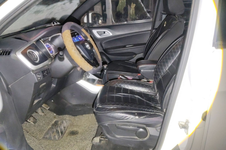 中华V3 2016款 1.5L 手动基本型中控内饰19