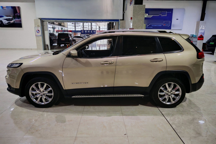 Jeep 自由光(进口) 2014款 2.4L 豪华版车身外观6007