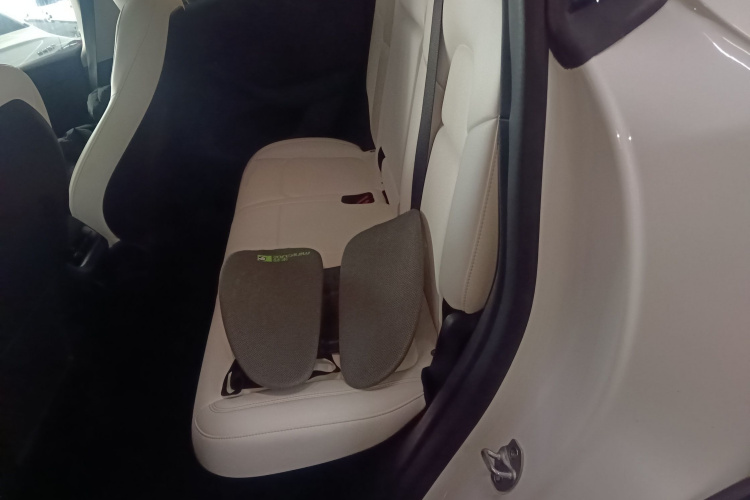 特斯拉 Model Y 2022款 长续航全轮驱动版中控内饰21