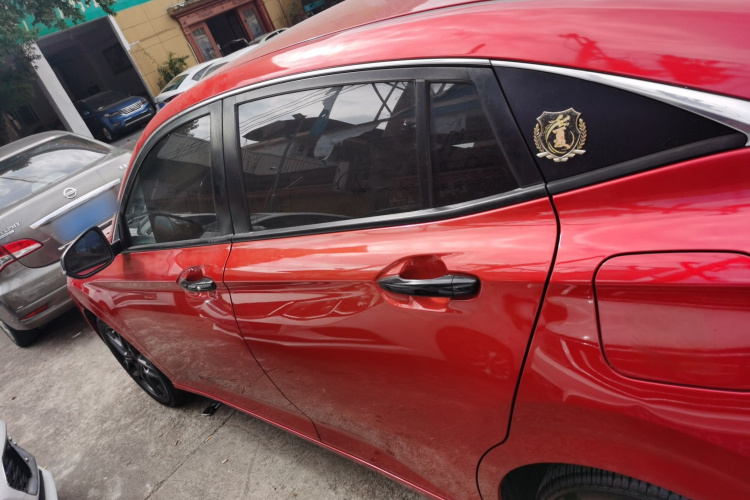 东风风神 奕炫 2021款 230T 自动追影骑士版车身外观4