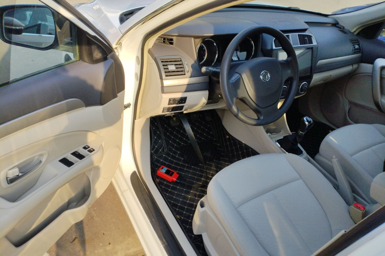 东风风神A60 2016款 1.5L 手动豪华型中控内饰7003
