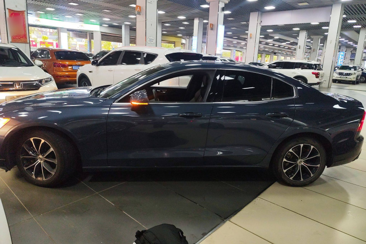 沃尔沃S60 2022款 B4 智逸豪华版车身外观6003
